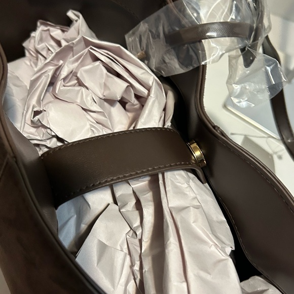 Elegant Brown Tote Bag - Picture 9 of 12